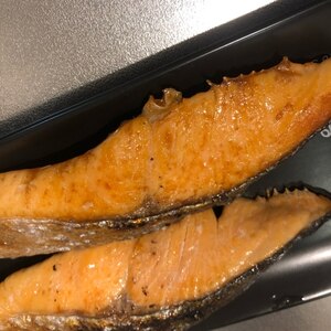 冷凍保存の切身を美味しく焼く方法☆　「塩鮭の焼魚」